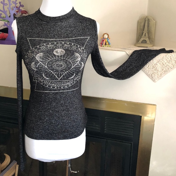 Trendyland Tops - Trendyland Sz S Long Sleeve Cold Shoulder *34S*